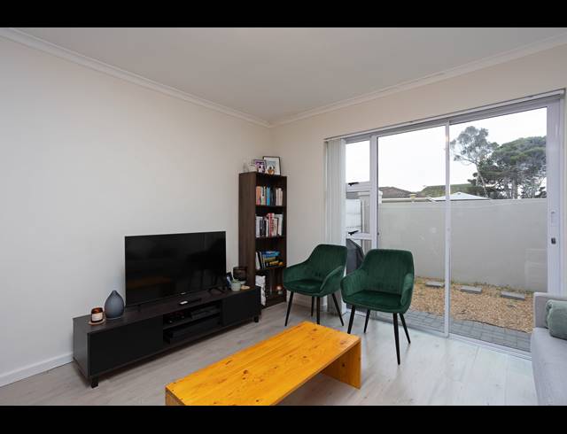 2 BEDROOM TOWNHOUSE TO LET IN HEATHFIELD